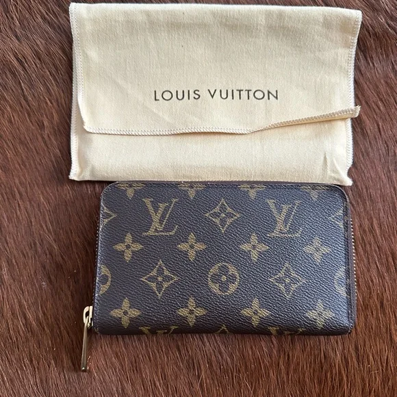 Louis Vuitton Monogram Zip Wallet - Picture 1 of 4